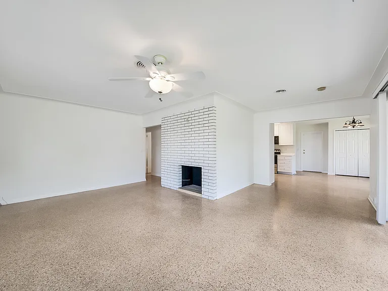 2022 Collier Ave — Photo 5