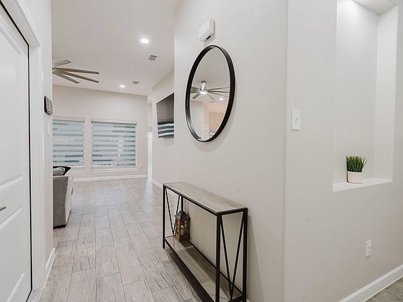 5th image of 303 La Herradura Ct