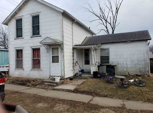 121 W Wilson St, Oxford, IA 52322