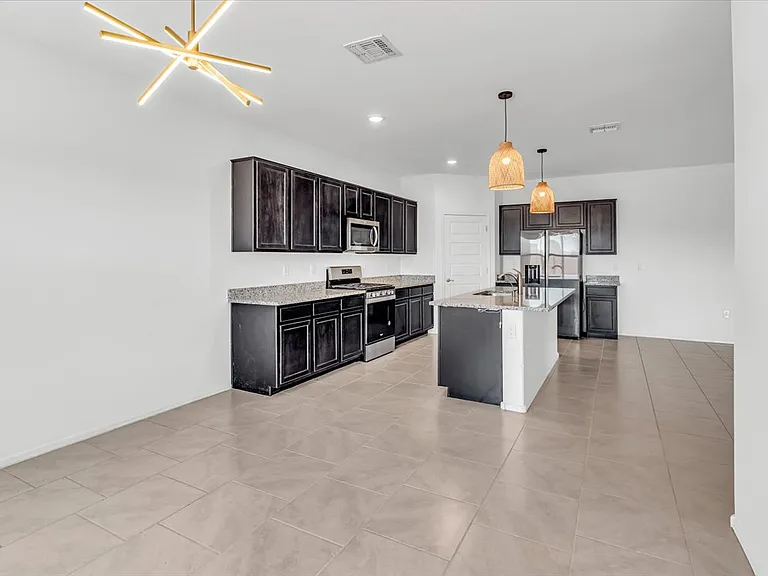 7510 W Corona Rd — Photo 8