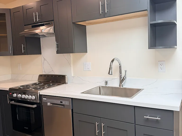 1321 Pine St — Photo 4