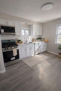 1146 Commonwealth Ave, Mayfield Heights, OH, 44124