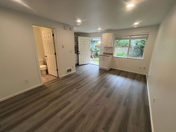 3rd image of 4048 2nd Ave NE APT 3