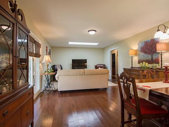 5th image of 3135 Pin Oak Dr