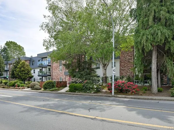 1725 Cedar Hill Cross Rd #105, Saanich, BC V8P 2P8