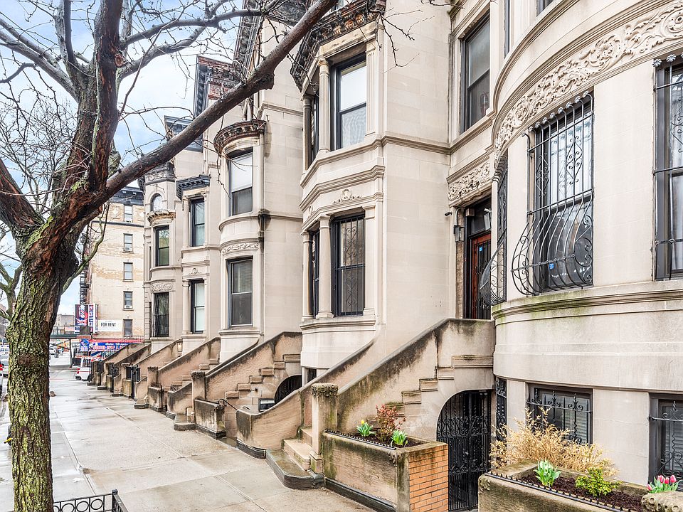 1st image of 946 Saint Nicholas Ave #302