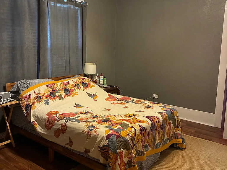 1021 W Liveoak St — Photo 3