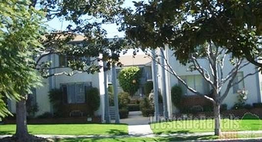 CHARMING COURTYARD BUILDING
