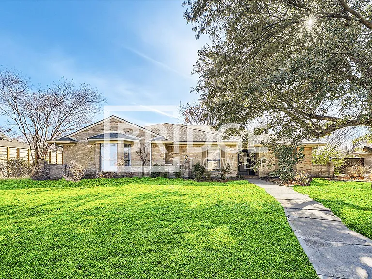 106 Cedar View Dr — Photo 1