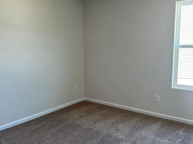 240 Harrow Ter — Photo 14