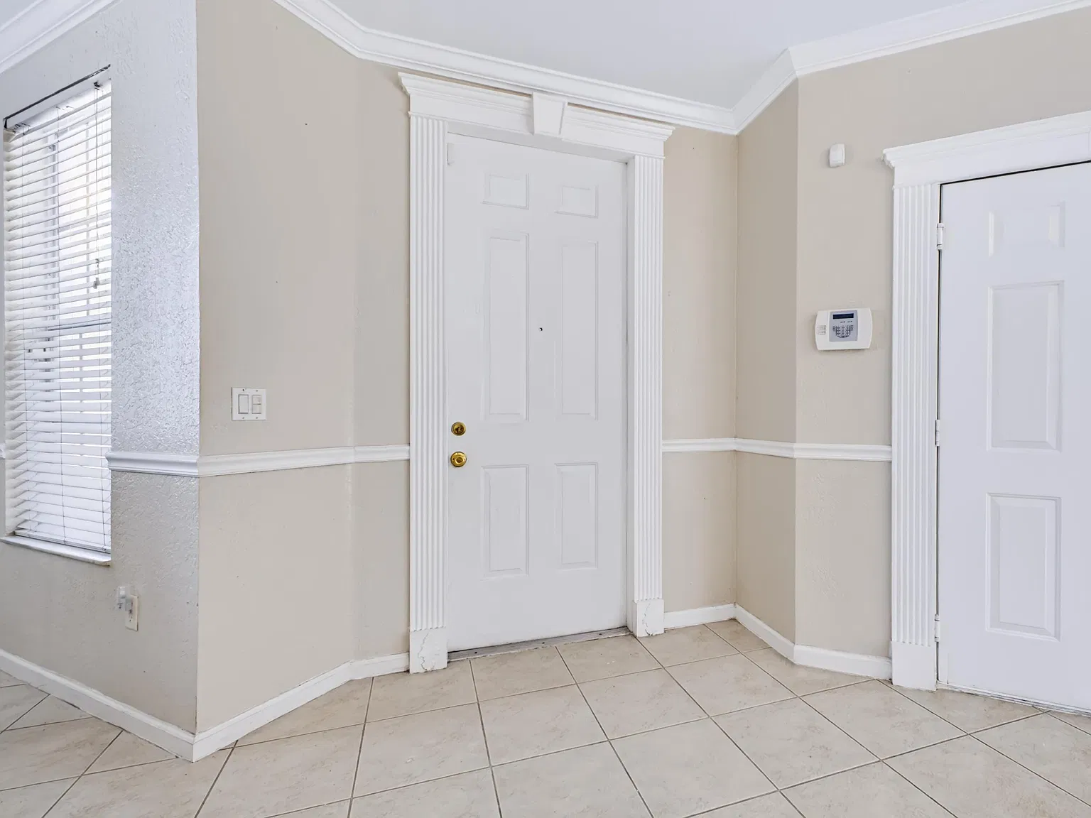 4 bed, 2.5 bath, 2047 sqft, $3,250 — Photo 4