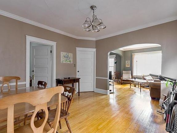 3rd image of 1133 E Meinecke Ave Floor 2