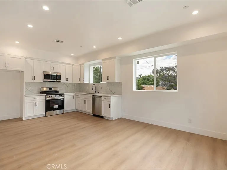 2843 Folsom — Photo 23