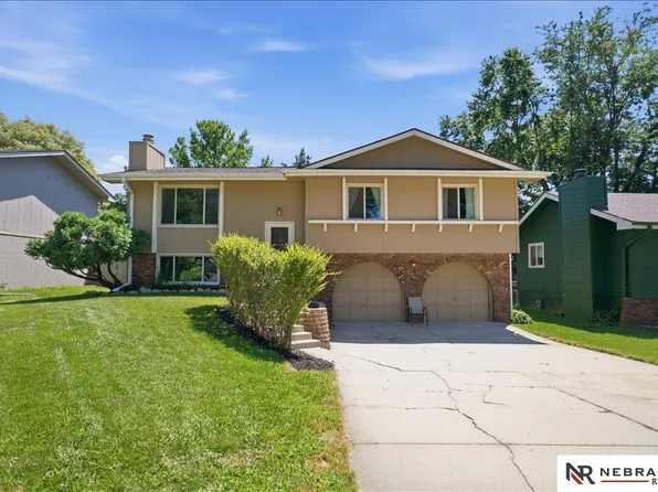 15111 Davenport Cir, Omaha, NE 68154
