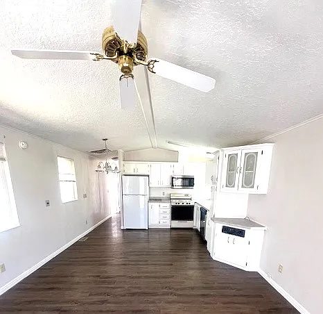 213 Beth St — Photo 3