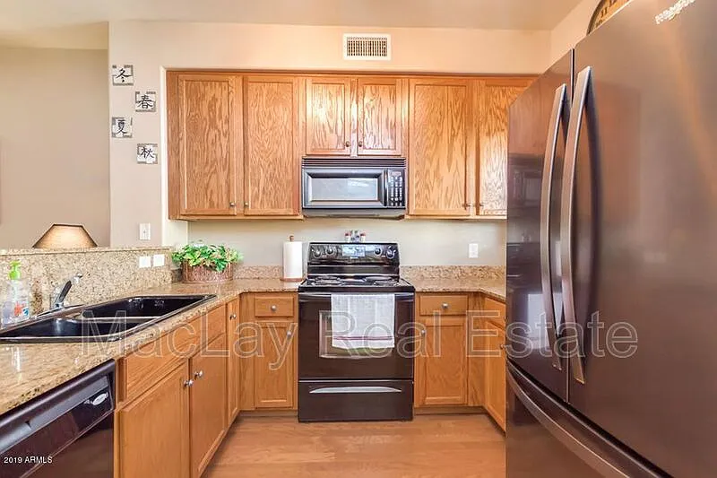 2 bed, 2.0 bath, 1198 sqft, $1,850 — Photo 3
