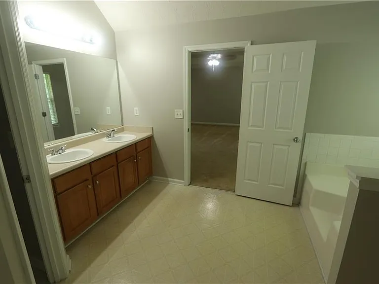 156 Shadowhill Ln — Photo 18
