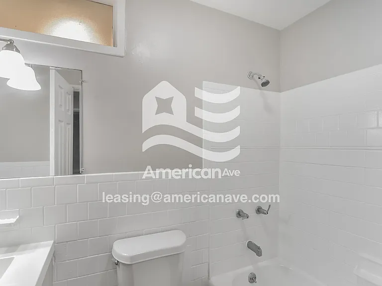 843707_009_wm_-_main_bathroom_13005979.jpg