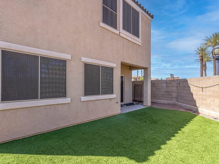 48 Jasmine Point St — Photo 37