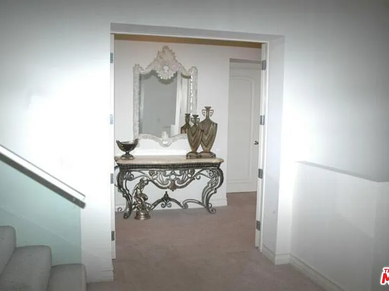 14445 Mulholland Dr — Photo 19