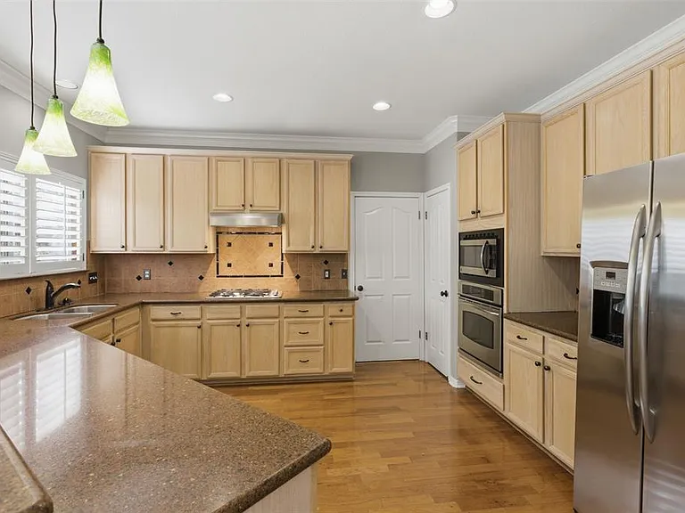 5813 Miramonte Dr — Photo 12