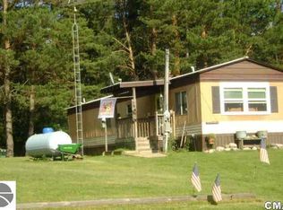 8861 S Hemlock Ave, Farwell, MI 48622