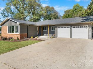 2040 10th Street Blvd NW, Hickory, NC 28601