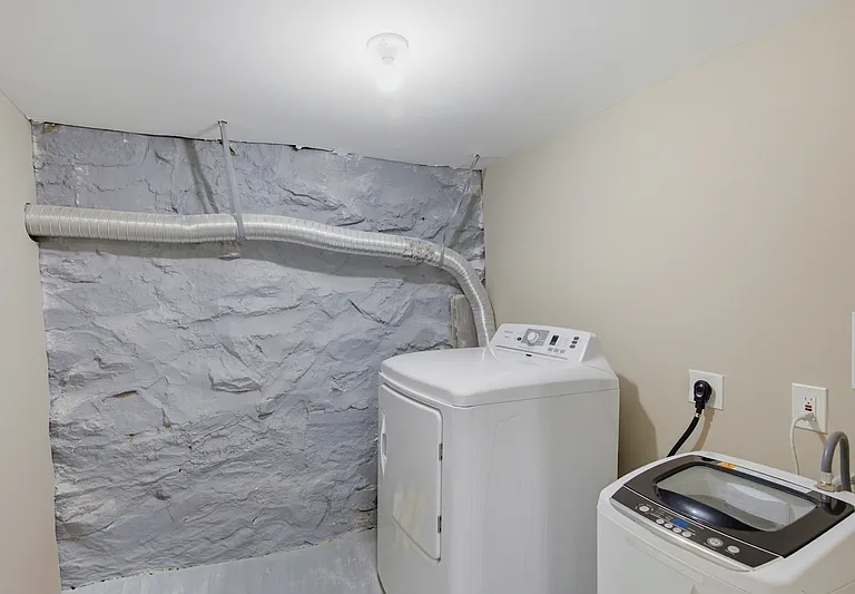 2728 E Chase St — Photo 11