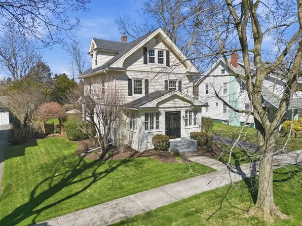 70 Hopkins Pl, Longmeadow, MA 01106