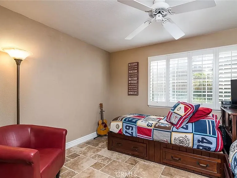 6330 Golden Gate Dr — Photo 19