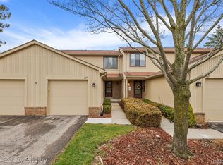 627 Byron Ct, Rochester, MI 48307