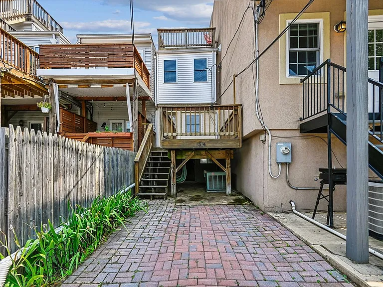 1514 Byrd St — Photo 2