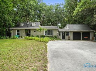 751 Sand Ridge Rd, Bowling Green, OH 43402