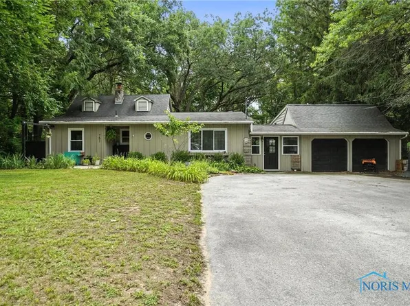 751 Sand Ridge Rd, Bowling Green, OH 43402