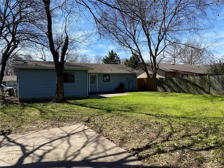 2231 Palmera Cv — Photo 19