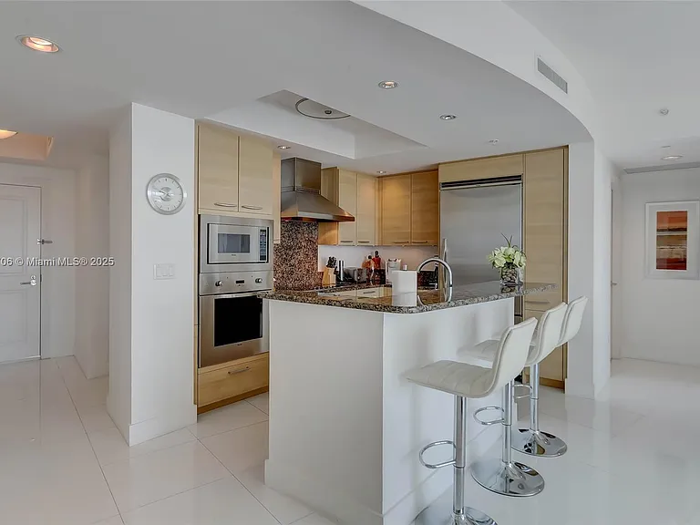 1 N Ocean Blvd #1411 — Photo 10