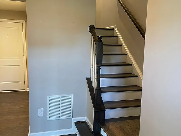 331 S Parkway Dr — Photo 6