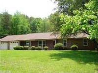 2300 Innsbruck Ln, Pfafftown, NC 27040