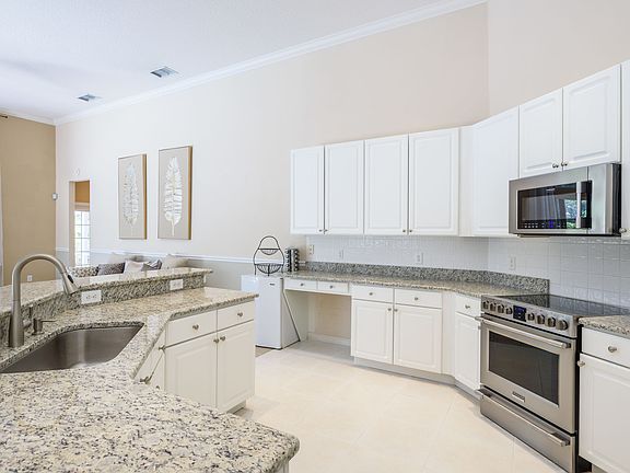 3rd image of 665 Mount Stirling Ave