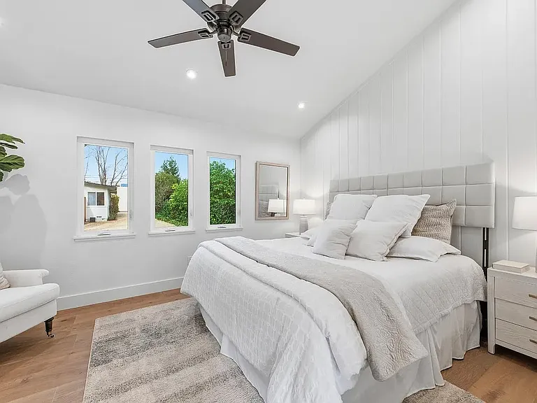 Master Bedroom w/on-suite bath