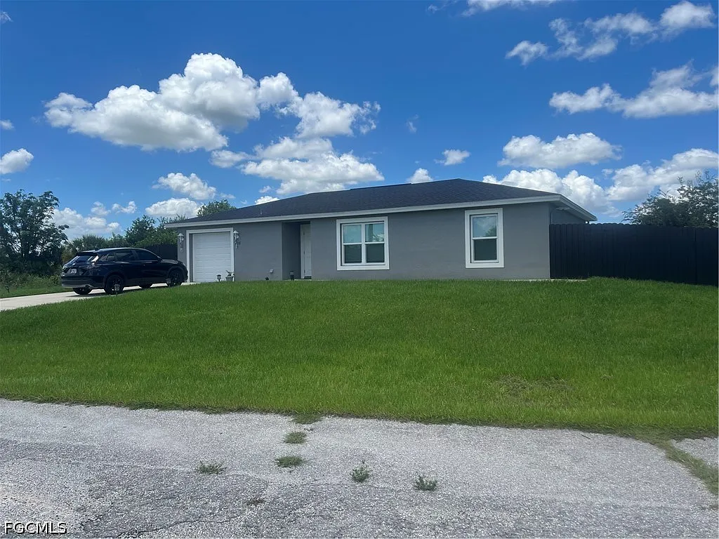 2 bed, 1.0 bath, 1050 sqft, $1,800 — Photo 1