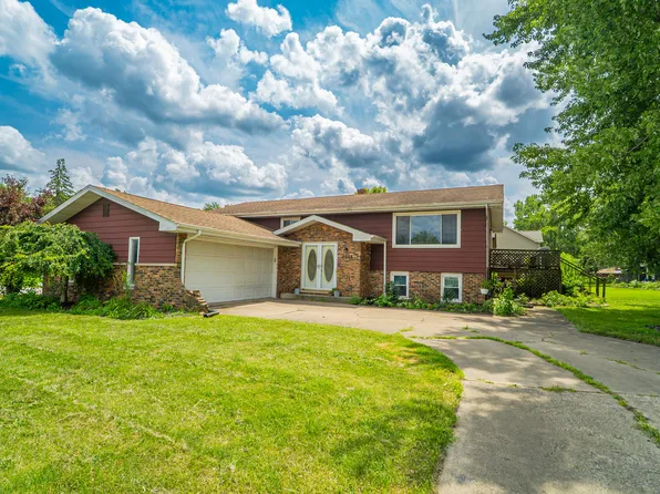 2008 Sir Richard Rd, Schererville, IN 46375