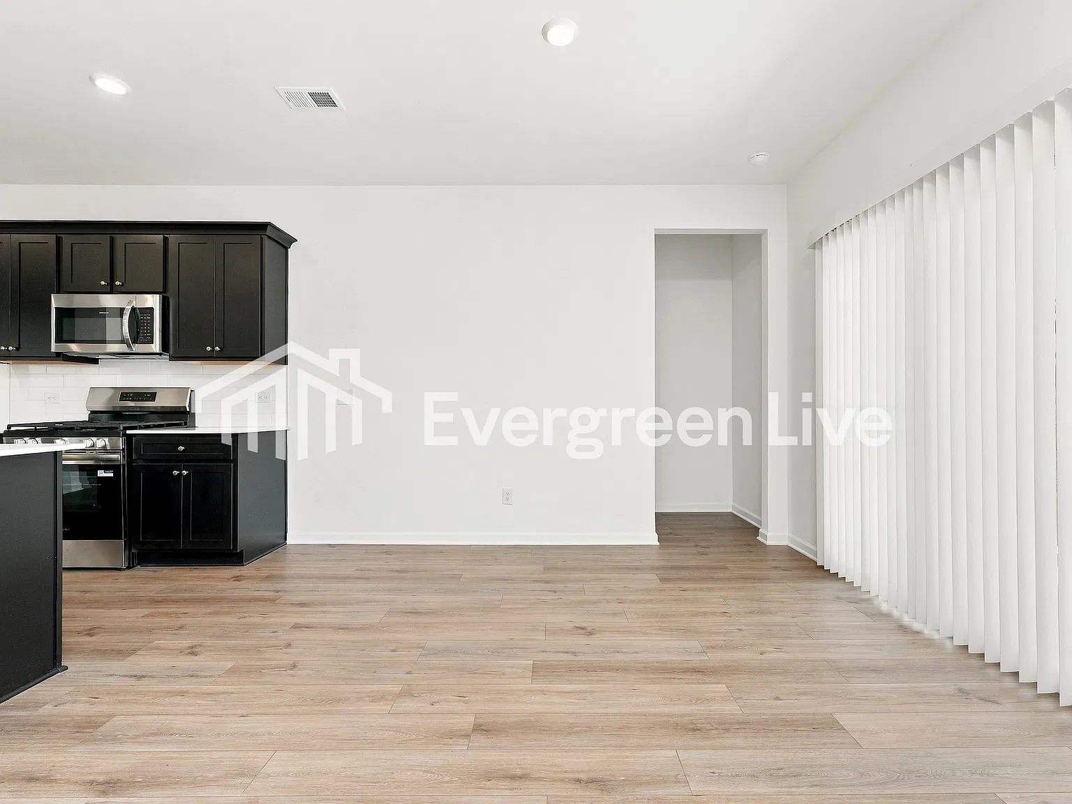6 bed, 4.0 bath, 3009 sqft, $2,560 — Photo 3