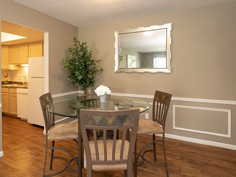 2BR, 1BA - Dining Area