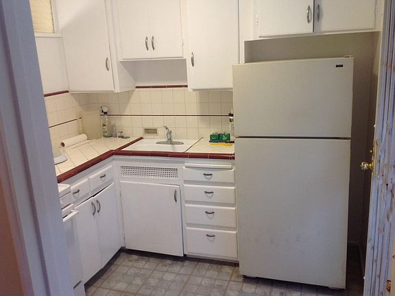 4th image of 1575 Rosecrans St