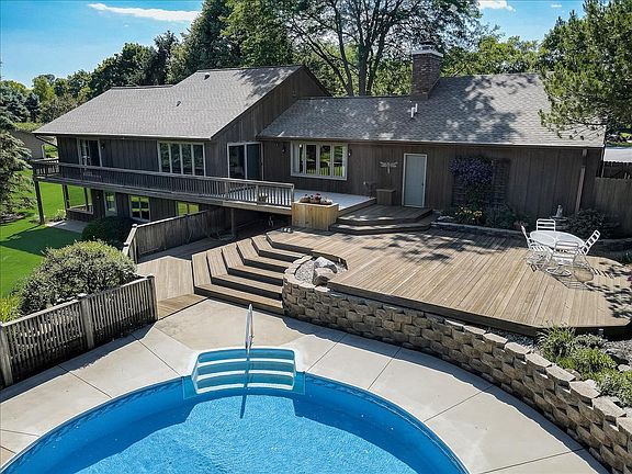 2nd image of 380 Lindale Dr