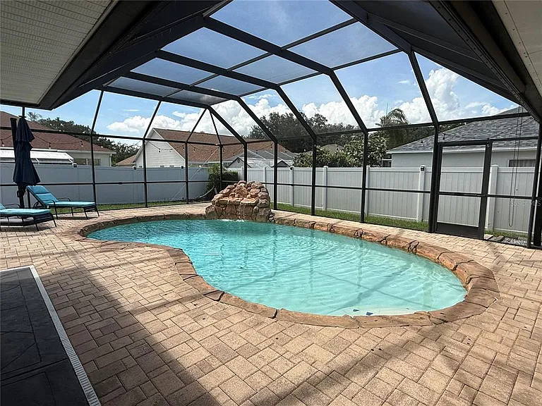2210 Towering Oaks Cir — Photo 2