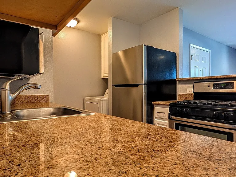 2265 Lakeview Cir — Photo 8