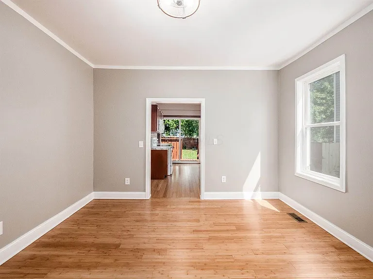 574 Seymour Ave — Photo 14