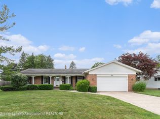 812 Ledge Moor Blvd, Grand Ledge, MI 48837